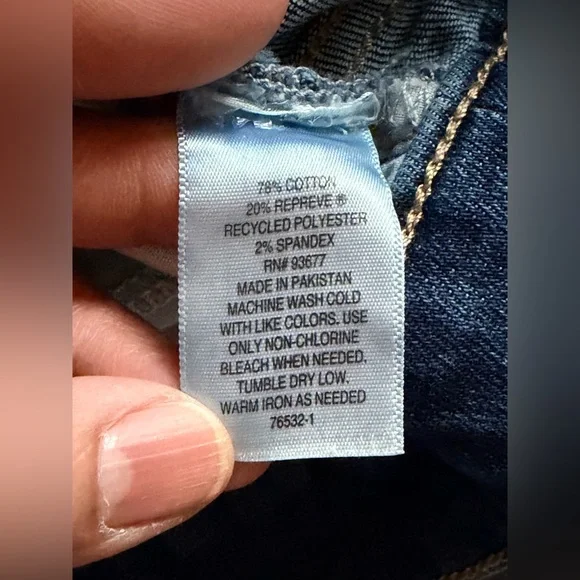 St. John’s Bay Women’s Straight Leg Long Capri Jeans in Denim Blue Size 16 - Picture 5 of 6